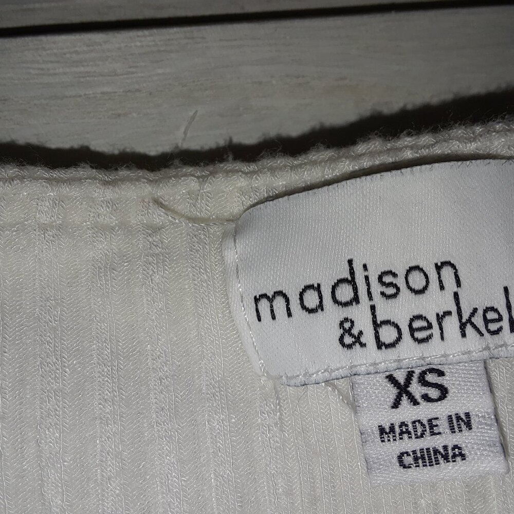 Madison & Berkeley Cropped Top Off-white Ribbed - Picture 5 of 9